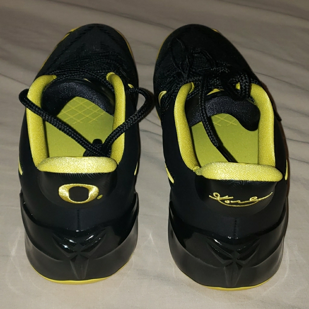 Nike Zoom Kobe AD Oregon size 11 black yellow